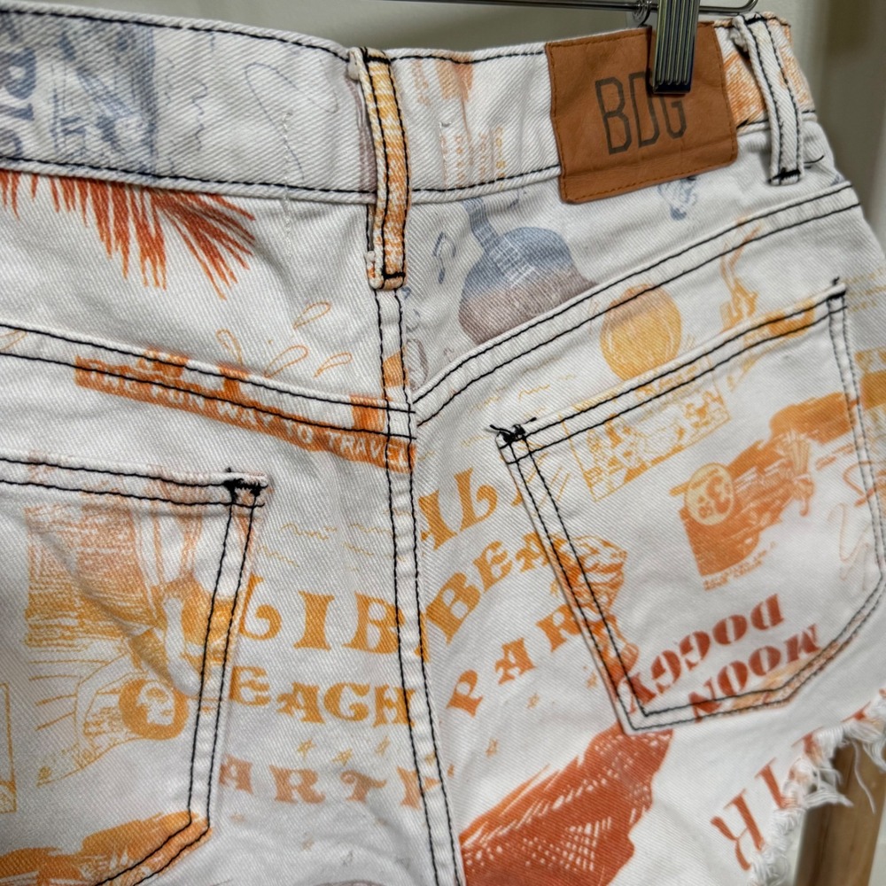 BDG Urban Outfitters Pitched Waist Graphic Print Denim Shorts White Orange Sz 29 - Picture 3 of 9